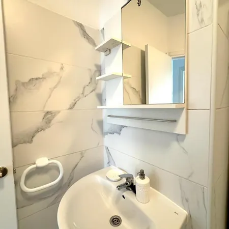 Angeles 3 Bed With Pool Apartment *
