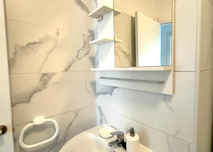 Angeles 3 Bed With Pool Apartment *